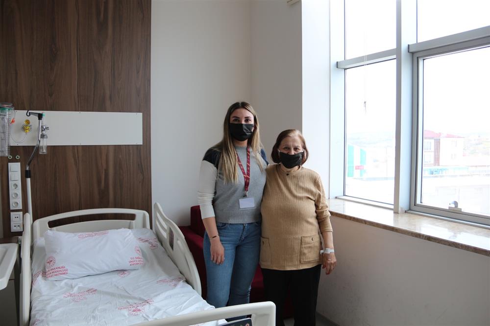 Hastanemiz Kadın Doğum Uzmanı Op. Dr. H. Pınar Baş tarafından gerçekleştirilen izsiz (kesisiz) cerrahi..